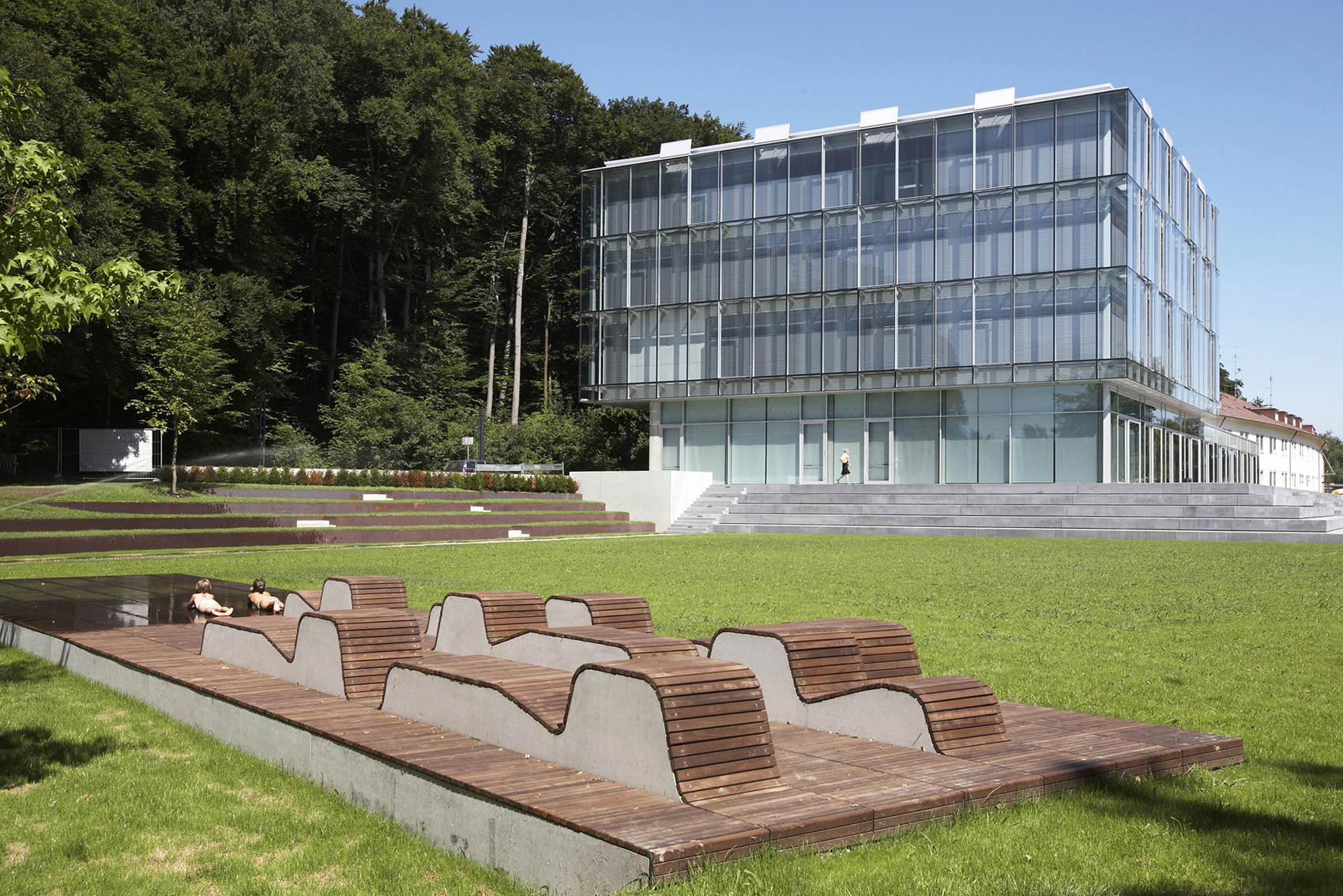 Neubau_aussen_gr Standort des PCG Institute: Lehrstuhl für Public Management und Public Policy an der Zeppelin Universität Friedrichshafen