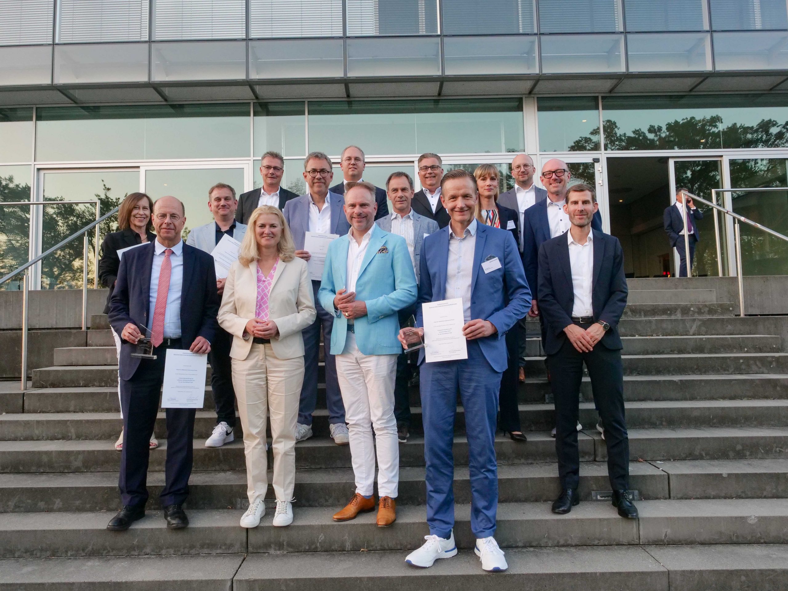 Governance Benchmarking mit der Vergütungsstudie durch das PCG Institute und dem PCG Musterkodex